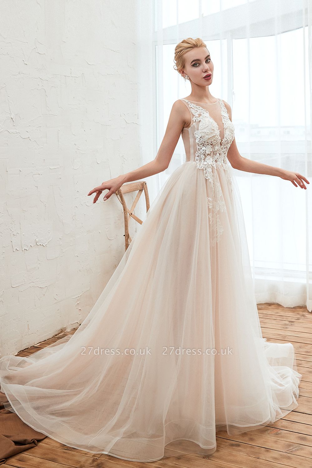 Stylish Scoop Neck  ALine Wedding Dress Sleeveless Tulle Lace Bridal Gown