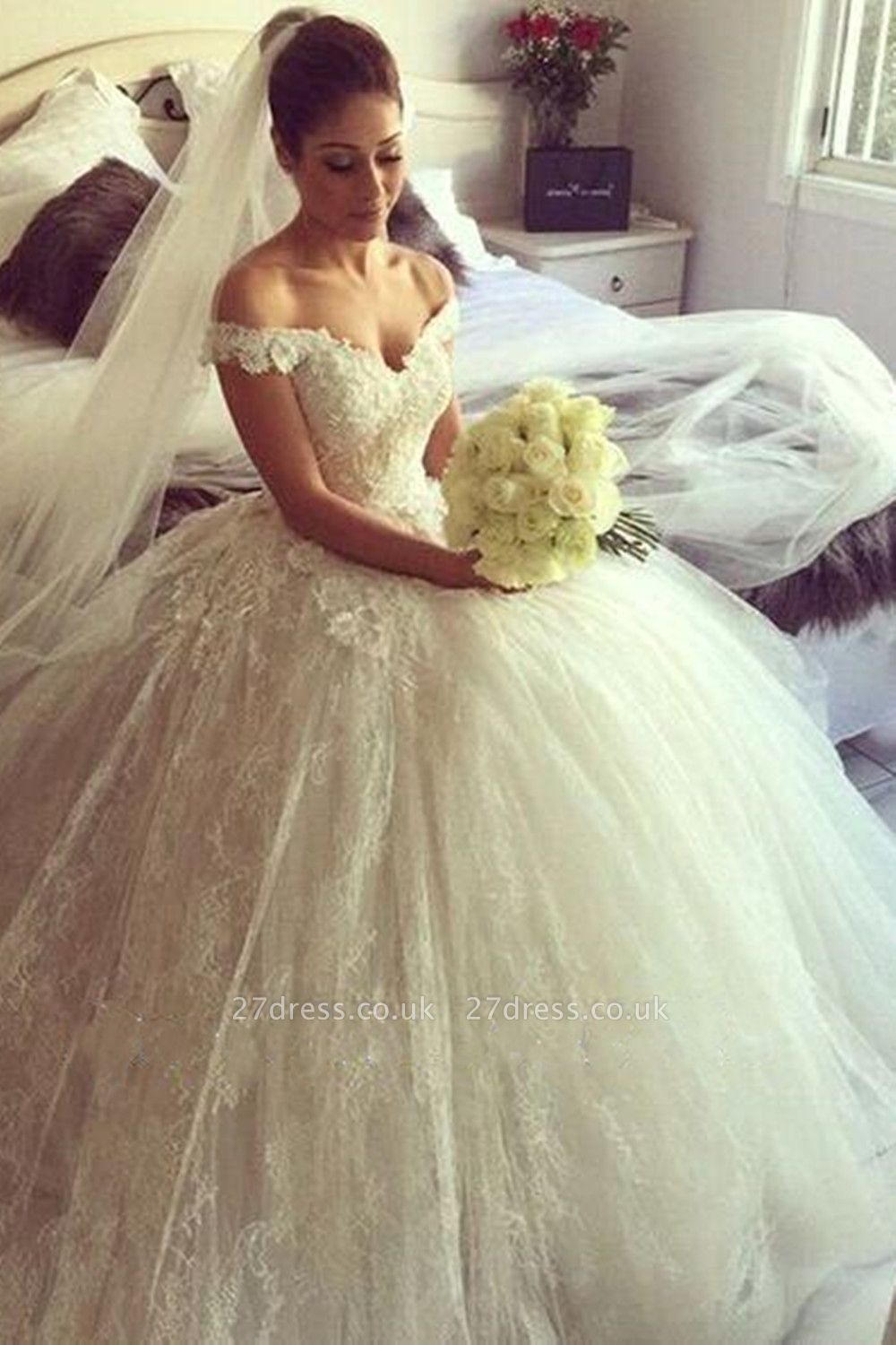 Gorgeous Off-the-Shoulder Ball Gown Wedding Dress Tulle Lace Appliques