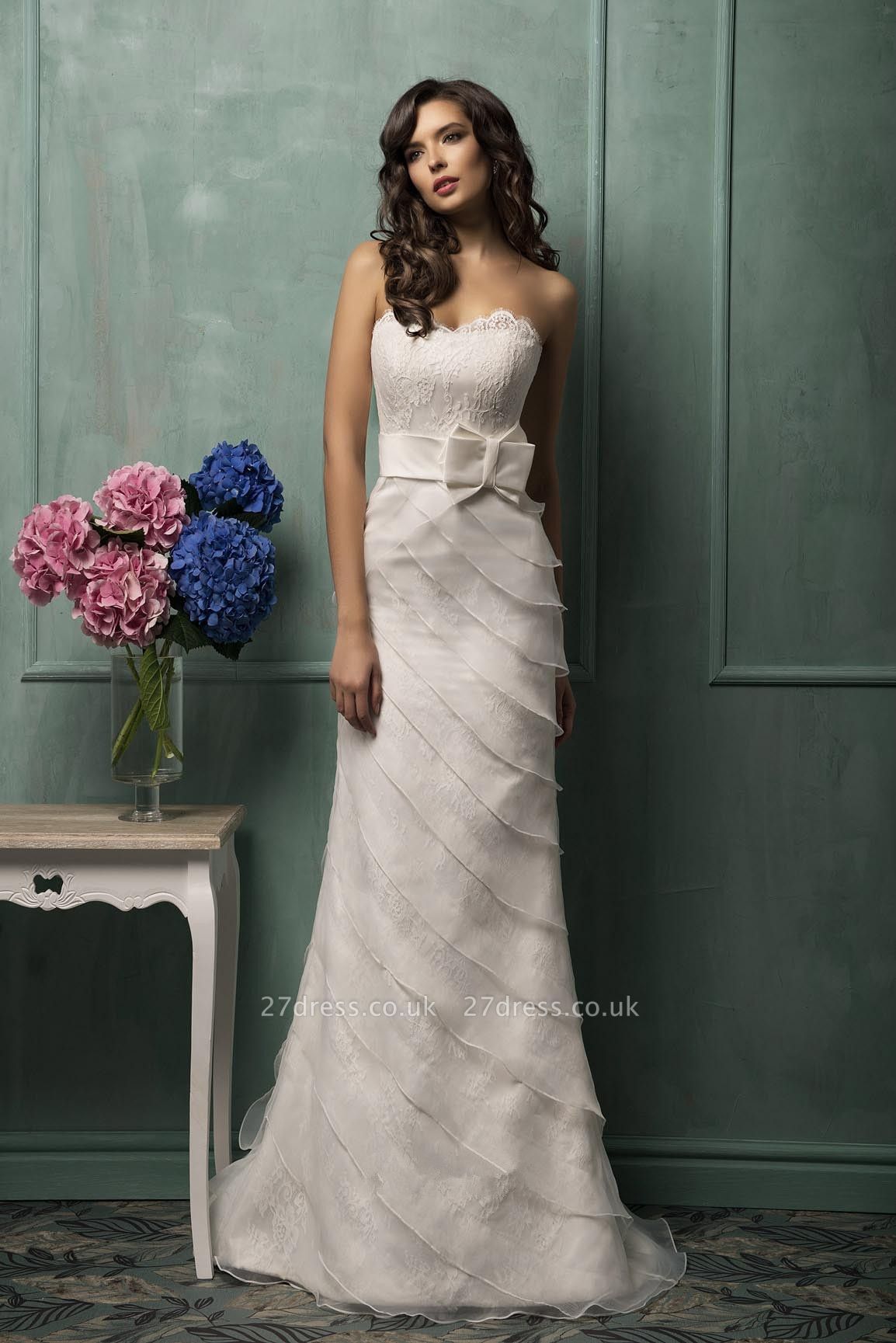 Modern Sweetheart Sleeveless A-line Wedding Dress With Lace Appliques