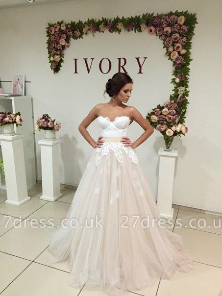 Elegant Sweetheart Tulle Wedding Dress Lace Appliques Lace-up