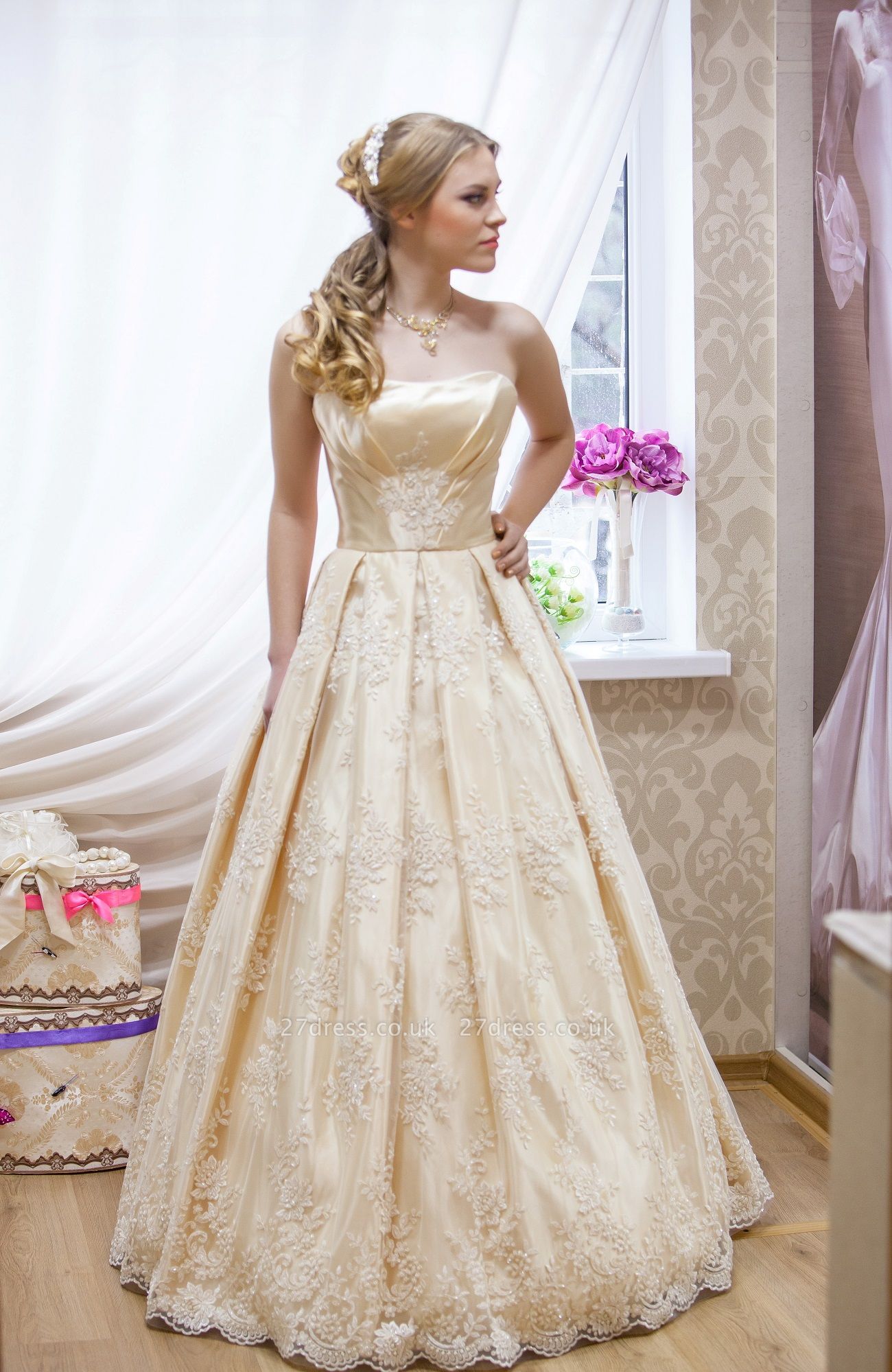 Elegant Strapless Sleeveless Champagne Wedding Dress Floor-length With Appliques