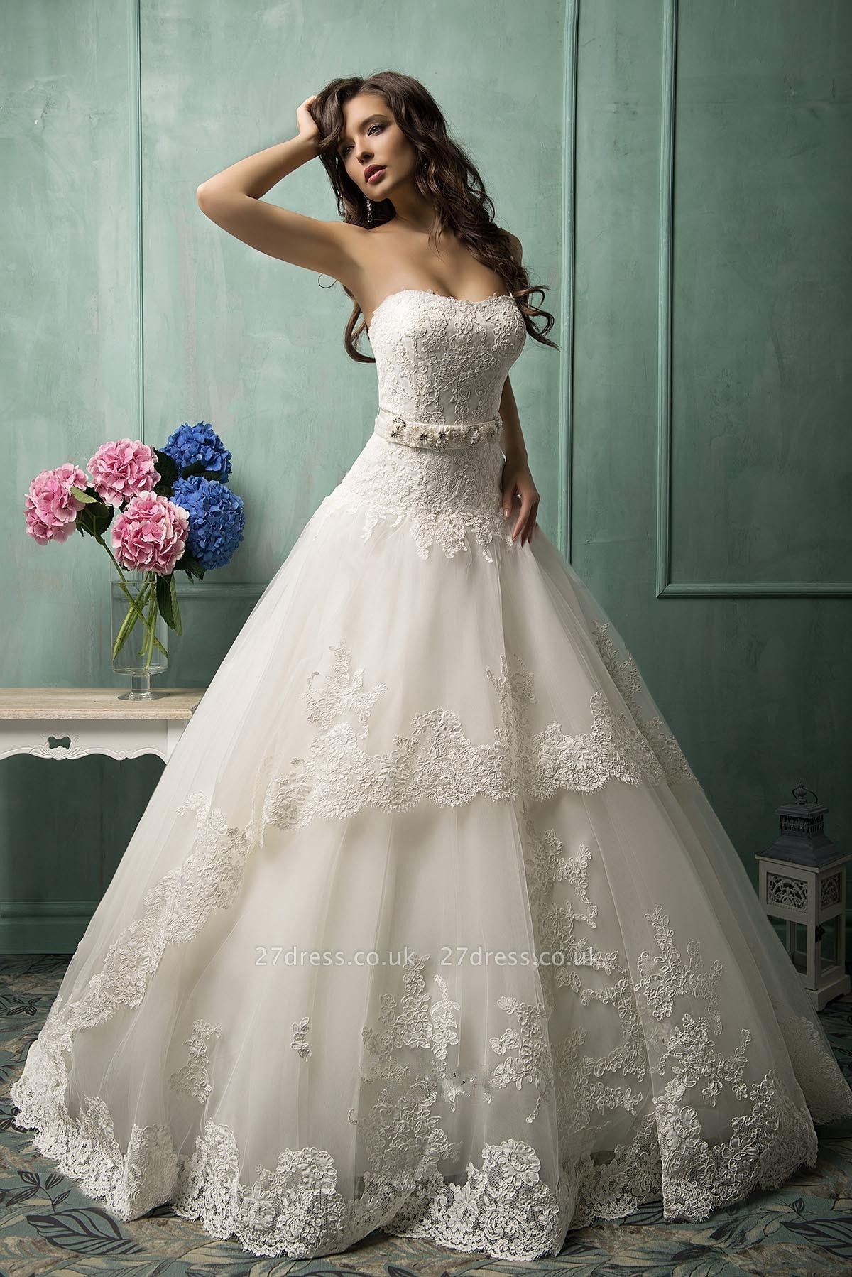 Elegant Sweetheart Sleeveless Tulle Wedding Dress With Lace Appliques Bow