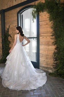 Deep V-Neck Floral Lace Tulle Wedding Dress Layers Long Bridal Dress_2