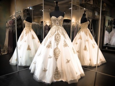 Luxurious Sweetheart Golden Appliques Wedding Dress Beadss Ball Gown Prom Dress_3