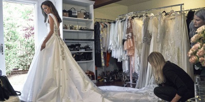 Modern V-Neck Sleeveless Wedding Dresses UK Princess Crystal Bridal Gowns_5