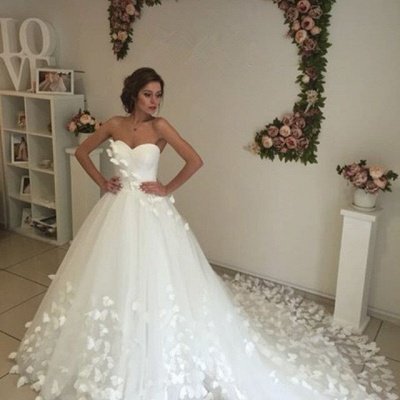 Gorgeous Sweetheart Flowers Wedding Dress With Train Tulle_5