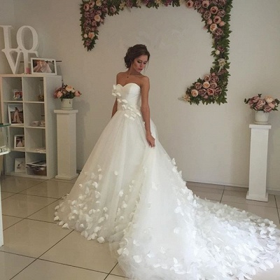 Gorgeous Sweetheart Flowers Wedding Dress With Train Tulle_4