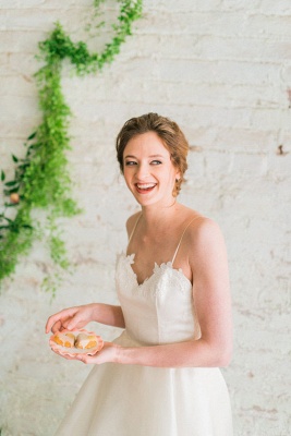 Elegant Spaghetti Strap Wedding Dress A-line Lace Sleeveless_3