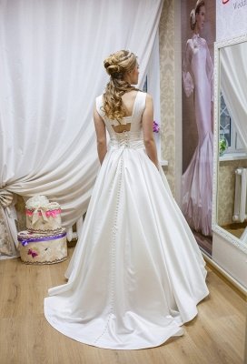 Modern V-neck Sleeveless Wedding Dress Lace-up With Bow_2